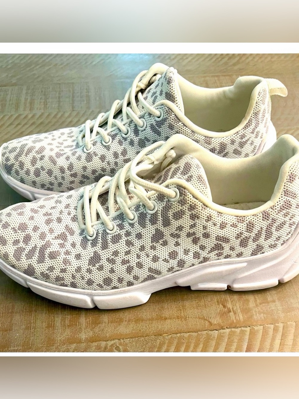 Pink Lily Lightweight Sneaker in Gray Leopard 7.5